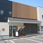 モダンな店舗にリニューアル。