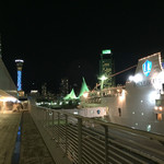 THE KOBECRUISE ルミナス神戸2 - 帰港後のルミナス神戸2と景色をテラスから