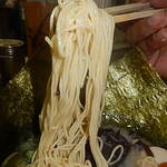 柳屋 - 麺は細い。