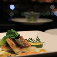 IL PINOLO SKY TERRACE 横浜 - 本日の鮮魚スズキのポアレ　2400