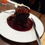 牛肉煮込みとフォアグラのロッシーニ