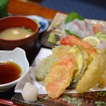 Riyoushi Goya - 漁師小屋定食♪
                      メインは天ぷらか煮魚か焼き魚から選べます。