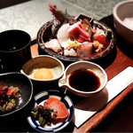 ○海 - 旬鮮海鮮丼 上 3240円。こちらに茶碗蒸しが付きます。