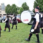 The Courtyard Market - バグパイプバンドもイベントに花を添えていました