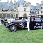 The Courtyard Market - 壮観とはこのこと！ロールスロイスとベントレーしかありません。