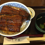 しげ吉 - 鰻丼・上
                                肝吸い付きです。