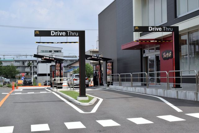 ドライブスルー２レーンと広い駐車場が設けられた クルマ仕様のマックです By アジロウ マクドナルド 一社店 一社 ハンバーガー 食べログ