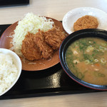 かつや - ヒレカツ定食にメンチカツトッピング、豚汁大に変更
