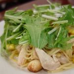アンティコ ジェノベーゼ - 鶏むね肉とトウモロコシのオイルソースのスパゲッティーニ水菜添え