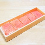 ヒロ助 - ますの一口押し寿司。680円