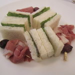 セント レジス ホテル - Welcome Afternoon Tea (サンドウィッチの段）