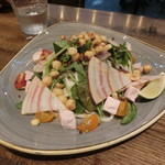 Mr.FARMER - チキンブレストとテンペとパクチーのグルテンフリーパスタサラダでございます