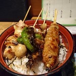 地鶏料理 味千両 - 焼き鳥丼・スープ付き（780円）
