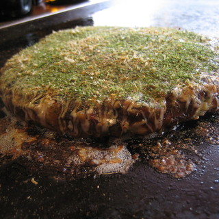 種類豊富！組み合わせ自由☆お好み焼きは“牛すじ”が人気！
