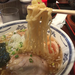 Ramen Tei Ookuni - ちぢれ麺。少しスープに合わない。