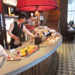 セント レジス ホテル - Afternoon Tea は１Ｆの「Ｒｕｅ　Ｄ’ｏｒ］で！