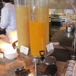 セント レジス ホテル - ジュースのタワーがそびえます