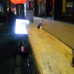 やきとんのみつぼ - 外のスペースは立ち飲み