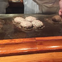 御曹司 きよやす邸 六本木本店 - カウンター席は目の前でパフォーマンスが見れます