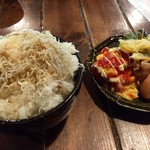 釜揚げしらす飯と惣菜