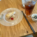 レモン風味のリコッタチーズタルト、アイスティー