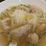 DIN TAI FUNG - 蝦肉馄饨湯麺８８ドル（エビワンタンスープ麺）