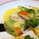 夏野菜のプレッセ　ミキュイに仕上げた白イカのマリネと共に