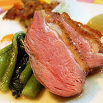 モナリザ - 仔鴨胸肉のローストとモモ肉の煮込み　佐土原ナス添え