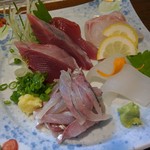 旬魚菜 しら川 - 刺し身盛合せ（本カツオ、アカイカ、金アジ、スズキ）