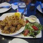 Cafe Brauer - 料理写真:フライドカラマリは、どこで食べてもおいしい。これで、ビールがうまい