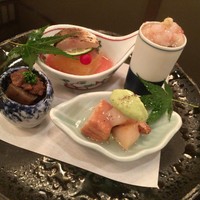 太田なわのれん - 【2016.8】葉月特別献立
                八寸（ 鰤の炙りと糸瓜羹　尼海老と焼茄子のタルタル仕立　牛肉と凍こんにゃくの有馬煮　帆立貝と粟麸の甚太和え）