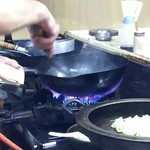 たつ - 華麗な鍋ふり