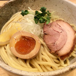 みつ星製麺所 - つけ麺(本体)。チャーシューをつけ汁につけるか否か、それが問題だ。