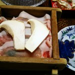 温泉を使用した八幡平ポークと野菜蒸し、煎り塩で♪