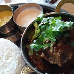 Spice&Dining KALA - パイナップルのカーラン、カード、マトンコランブ