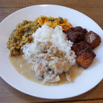 ヴェヌス サウス インディアン ダイニング - ランチビュッフェ(1000円) この日はチキンカリー、フィッシュフライ、ナスと豆、野菜の香味炒め