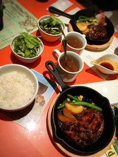 グランQ - 2016.8 グランバーグランチ  900円
スープ、サラダ、ライス付き
