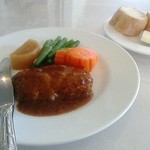 ハンバーグとバケット