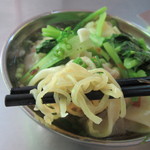 Sủi Cảo Ngọc Ý - 生の中華麺です