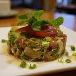 アヒル食堂 - 料理写真:岩手鴨とアボカドのタルタル ゴマ油風味 