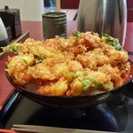 Suzuki - 「海老大盛りかき揚げ丼 (1280円)」の横から見たところ