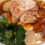 自家製麺 鶏冠 - 醤油鶏そば味玉入り850円／平成28年8月