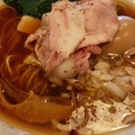自家製麺 鶏冠 - 醤油鶏そば味玉入り850円／平成28年8月