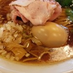 自家製麺 鶏冠 - 醤油鶏そば味玉入り850円／平成28年8月