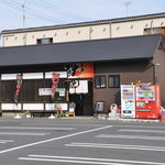 ラーメン との - 外観　パチンコ屋の駐車場敷地に在ります