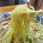 むさし - 2016年8月　麺持ち上げ