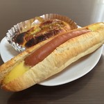 粉とクリーム - 惣菜パソはカレーかウインナーにかぎる。 自宅にて　　ちょっとトースターで焼きすぎてしまったかな。はは。充実の朝食 