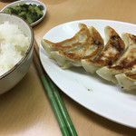 三陽 御用亭 - 餃子定食だ、普通の。だが、この餃子をナメるな