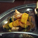 クークーリー - ジャガイモ、タマネギ、キュウリのアチャール
