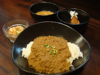 Karebaka Tsuguki - Aセットキーマカレー、サラダ、スープ(ミネストローネ)、日替わりトッピングタンドリーチキン